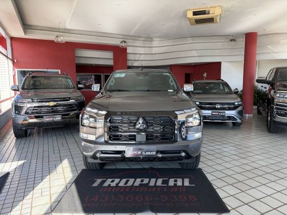 MITSUBISHI TRITON 2.4 BITURBO DIESEL CD HPE-S 4X4 AUTOMÁTICO MITSUBISHI TRITON 2.4 BITURBO DIESEL CD HPE-S 4X4 AUTOMÁTICO